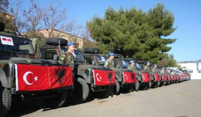 Η Τουρκία «αγκαλιάζει» την Αλβανία. Τι προβλέπει η συμφωνία στρατιωτικής «συνεργασίας»