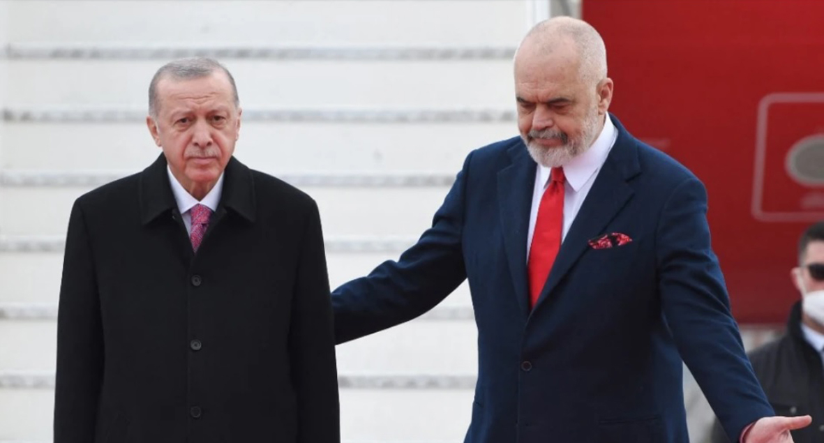 Αλβανία: Ο Ράμα απάντησε γιατί υποδέχτηκε τον Ερντογάν την ημέρα που τιμούσαν τον «τουρκοφάγο» εθνικό τους ήρωα