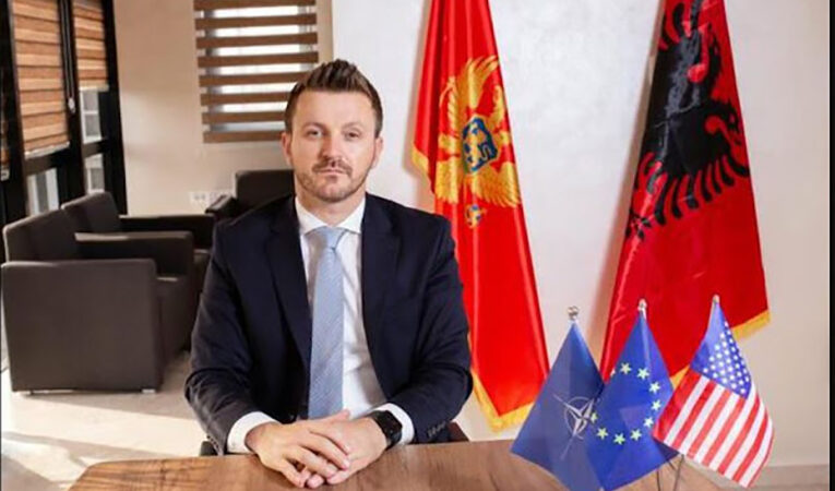 Η αλβανική σημαία σε γραφείο υπουργού στο Μαυροβούνιο προκαλεί αντιδράσεις